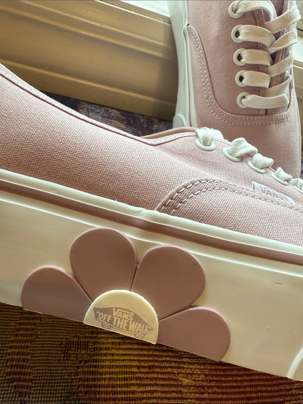 NEVER WORN! Vans Women’s Pink Canvas Platform Sneaker with Daisy Accent - Picture 8 of 12